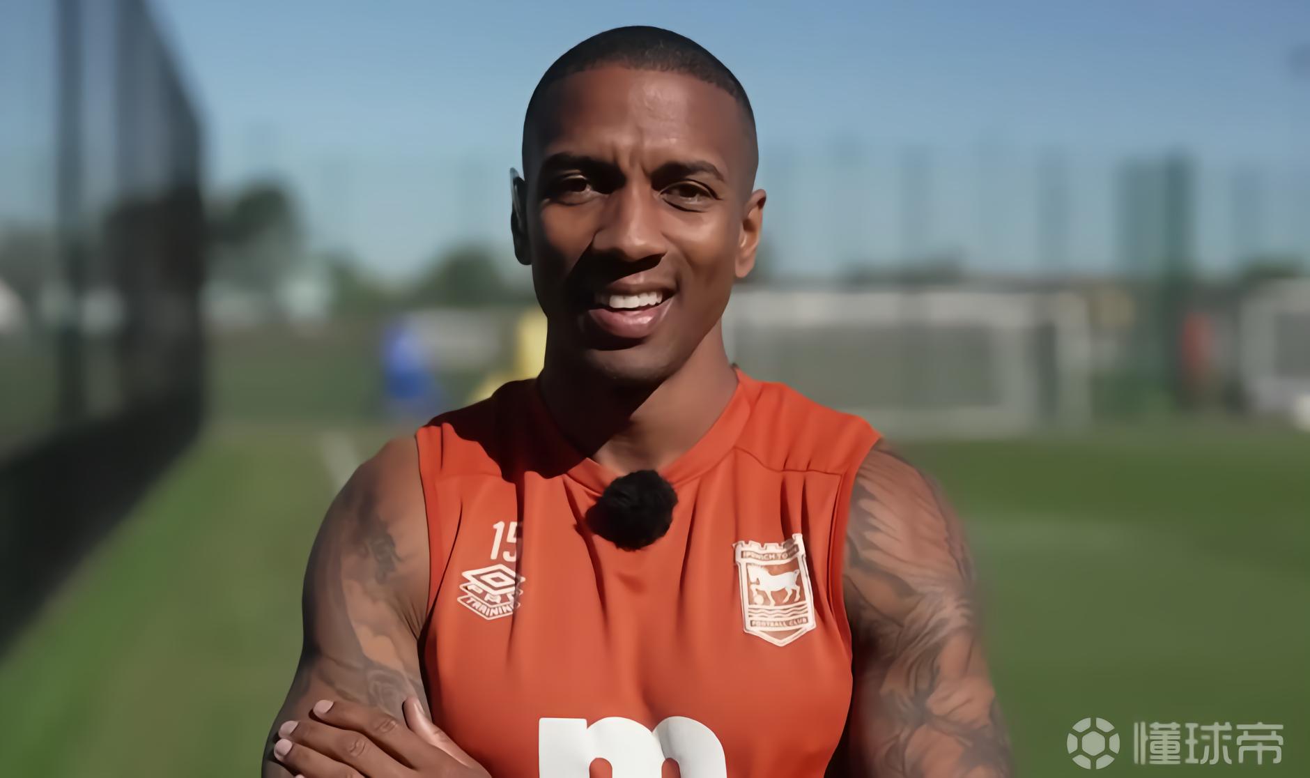 阿什利-扬：退役后会做评论员相关工作；英格兰有希望拿世界杯