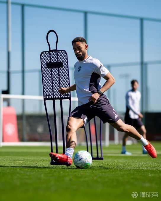 曼联官方：库尼亚今日回归合练，备战主场对阵利物浦的比赛